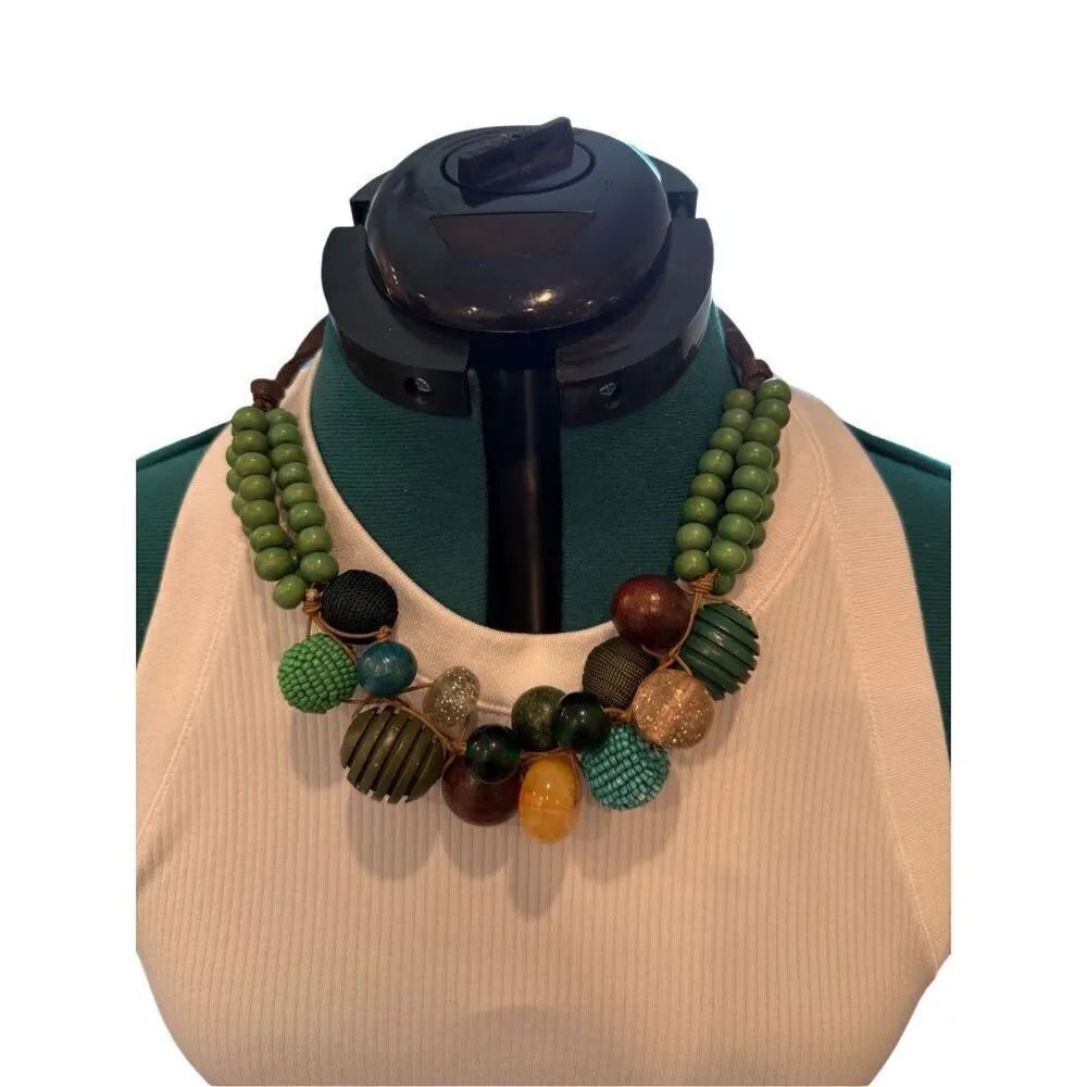 Nordstromโgreen wooded bead statementโnecklace